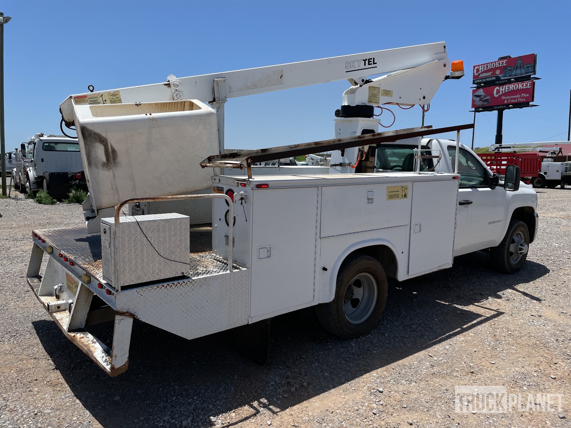 2008 Chevrolet C3500 Bucket Truck in El Reno, Oklahoma, United