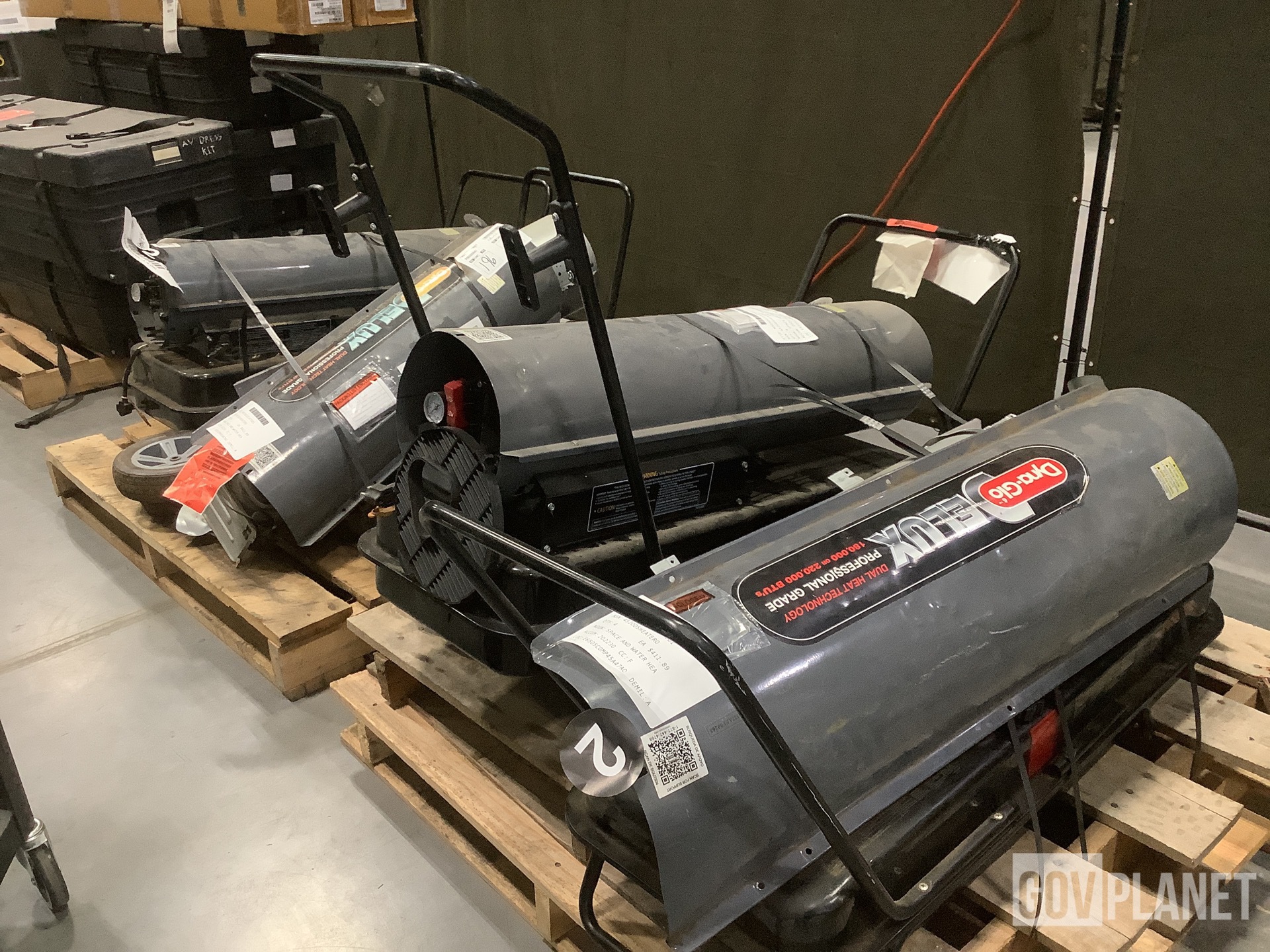 Surplus (4) Dyna-Glo Delux Portable Heaters in Chambersburg, Pennsylvania,  United States (GovPlanet Item #7162670)