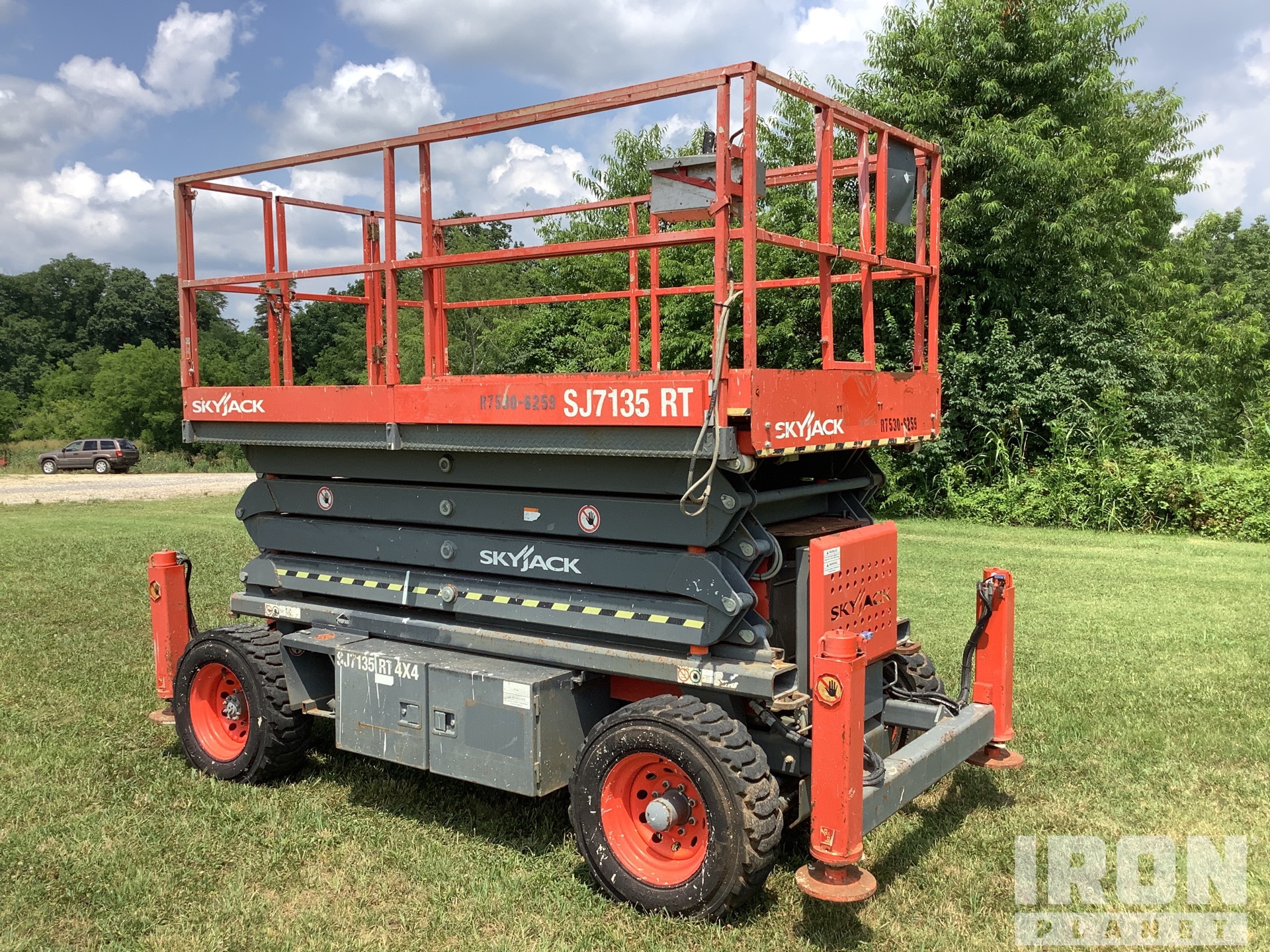2014 Skyjack SJ7135 RT Dual Fuel 4x4 Scissor Lift in Seymour