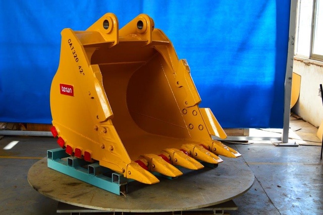 Emaq 42" Excavator Bucket - Fits Cat 320 - Unused