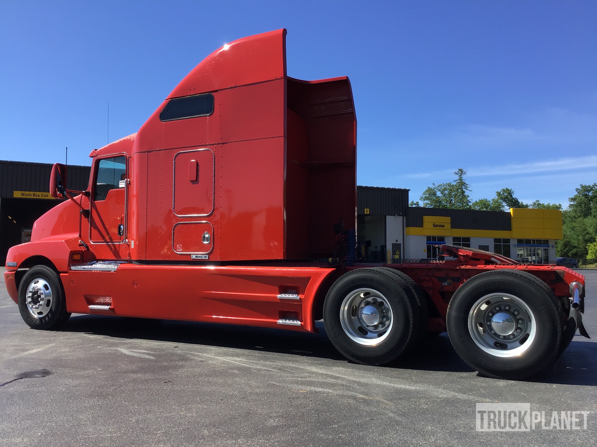 2005 Kenworth T 600 6x4 T/A Sleeper Truck Tractor, Londonderry, New  Hampshire, Estados Unidos (IronPlanet N.º de artículo7266345), image size:1920x1440