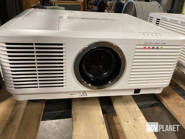 Mitsubishi WD8200U Computer Projectors 