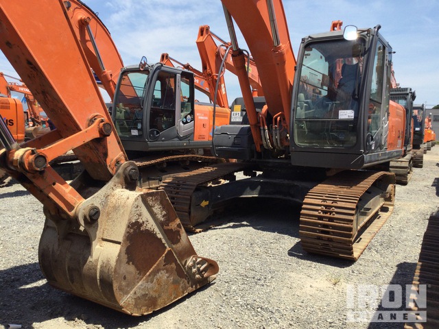 2013 年 Hitachi ZX200-3 Tracked Excavator in Sakura, Chiba, Japan