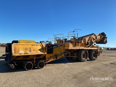2000 Blaw-Knox MC-330 Wheel Asphalt Transfer Machine