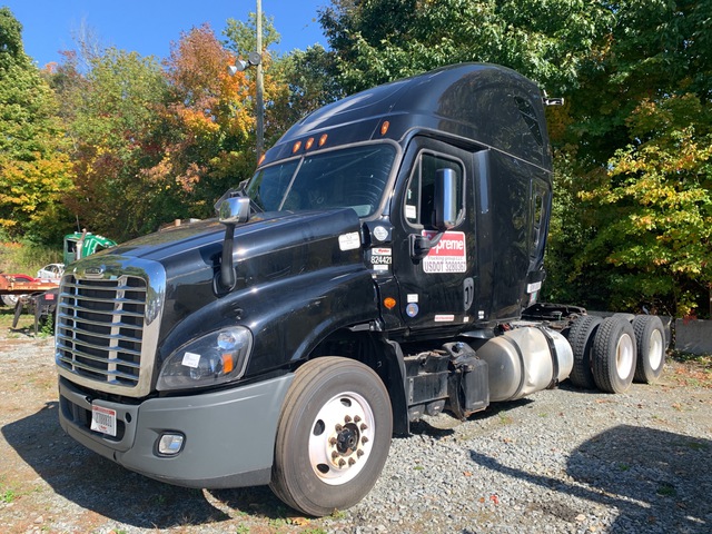T/A Sleeper Truck Tractor For Sale | GovPlanet