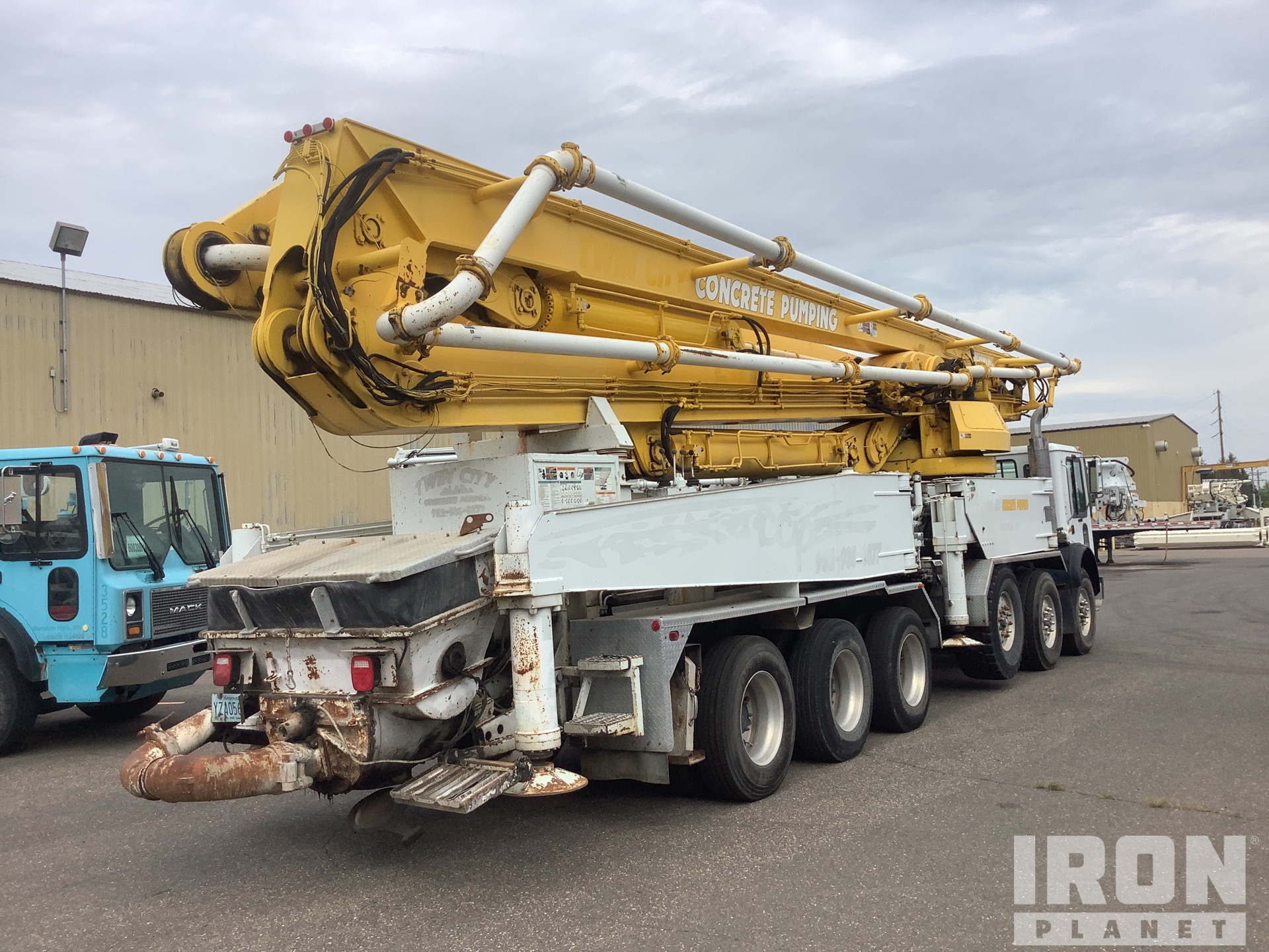1998 Schwing 2525-6KVM 52/48 52 m on 1999 Mack MR688S 12x6