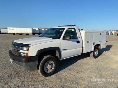 2005 Chevrolet Silverado 2500HD 4x2 Utility Truck