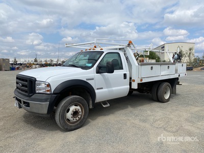 2007 Ford F-450 XL 4x2 Flatbed Truck