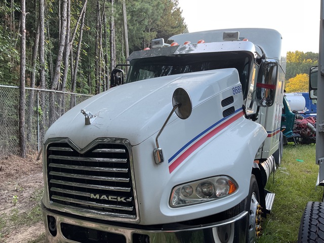 T/A Sleeper Truck Tractor For Sale | GovPlanet