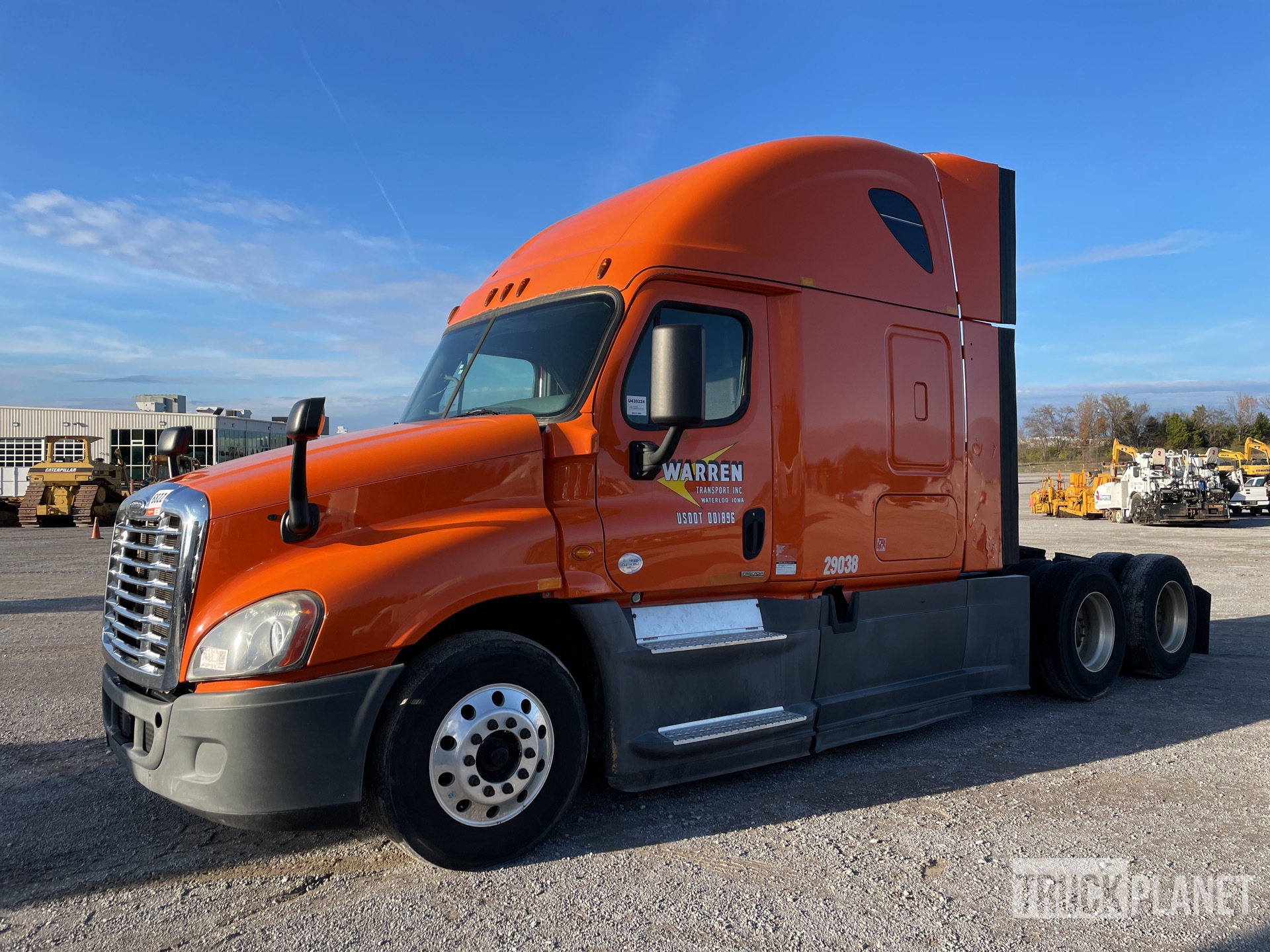 2014 Freightliner Cascadia 125 6x4 T/A Sleeper Truck Tractor in Lebanon,  Tennessee, United States (TruckPlanet Item #8073870)