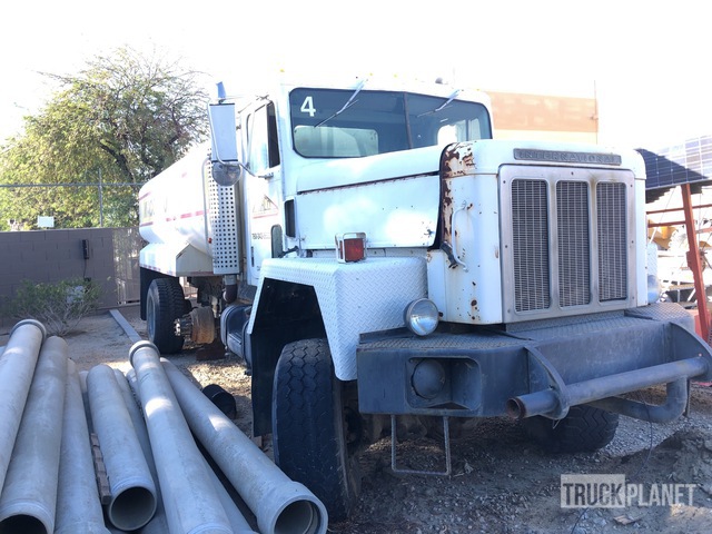 1987 International Paystar 5070 2000 gal 6x6 Water Truck in Thousand ...