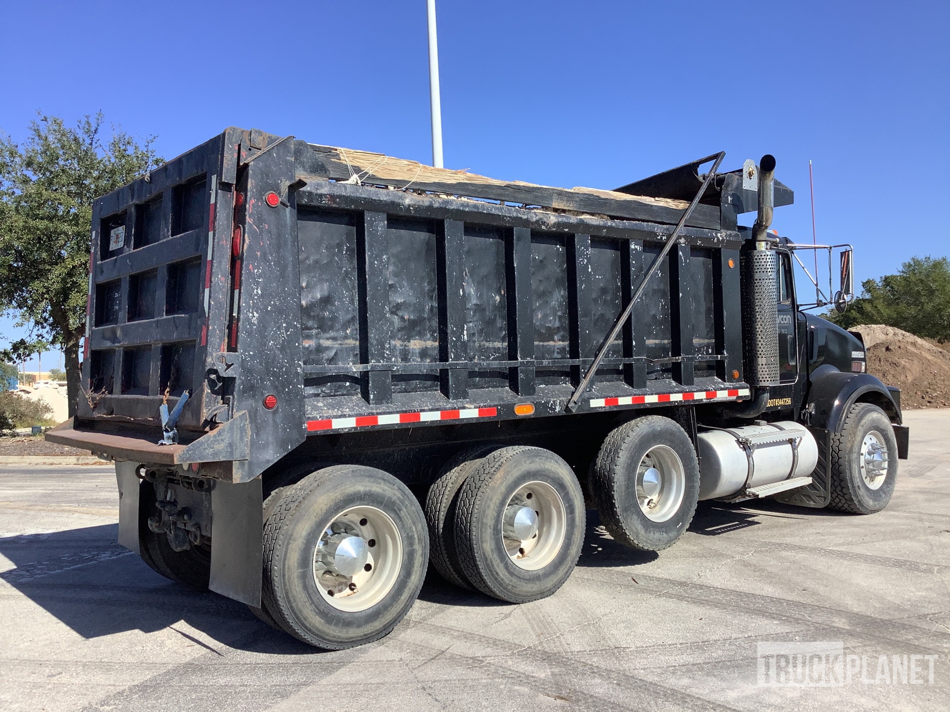 1994 Kenworth T-800 8x6 Tri/A Dump Truck in Orlando, Florida