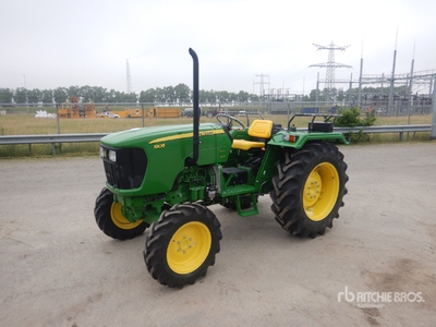 2021 John Deere 5105 4WD Tractor (Unused)