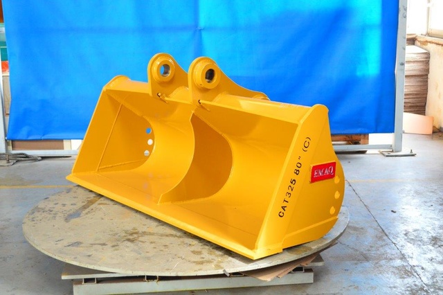 Emaq 80" Excavator Bucket- Fits Cat 325 - Unused