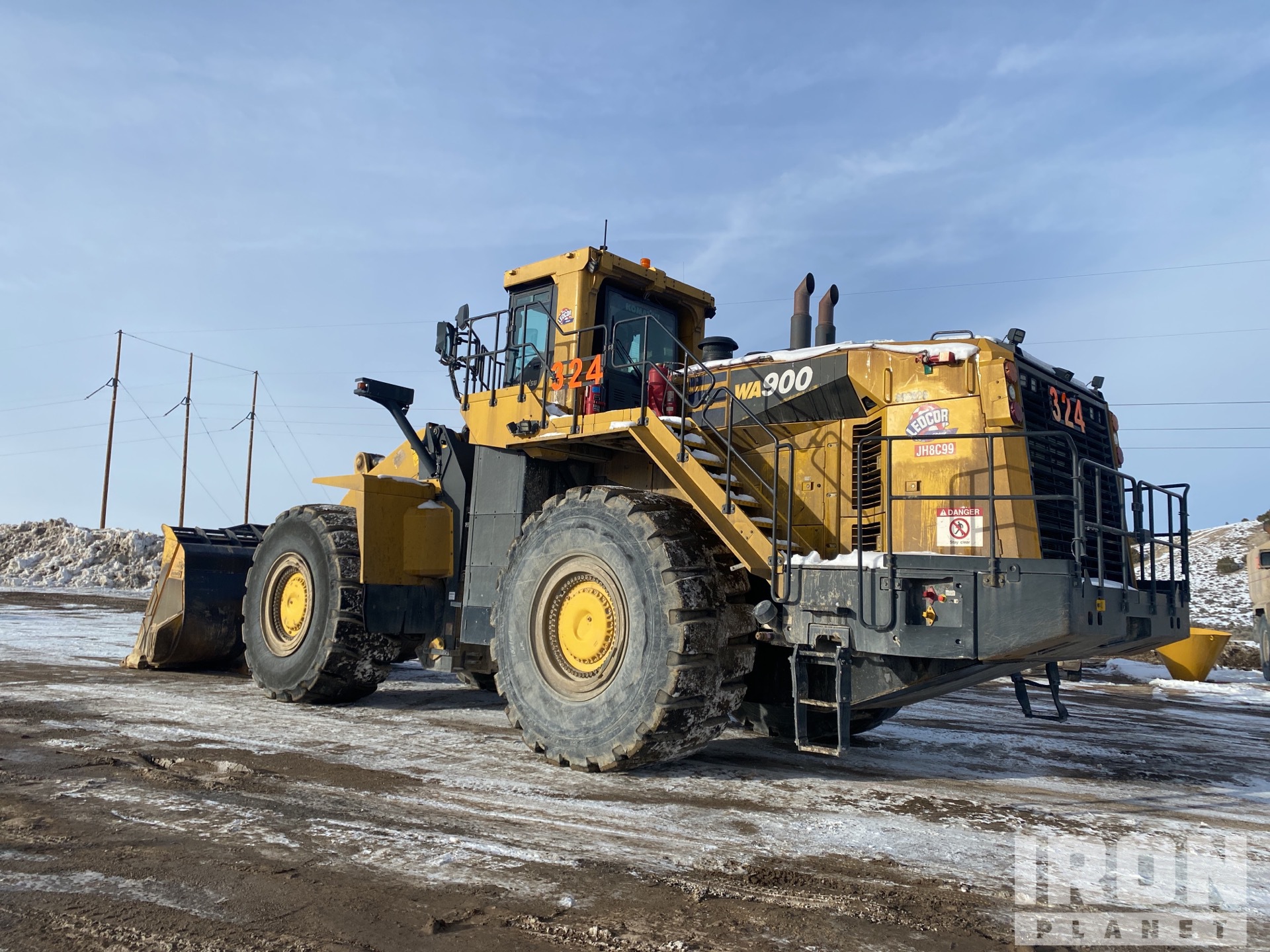 コマツ KOMATSU WA900-3 & PC200-8 セット Komatsu WA900-8 Wheel Loaders Specs | SMS Equipment