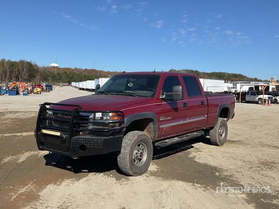 2005 GMC Sierra 2500HD 4x4 Crew Cab Pickup