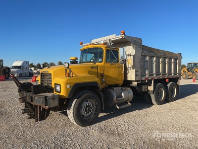 2001 Mack RD688S 6x4 T/A Dump Truck