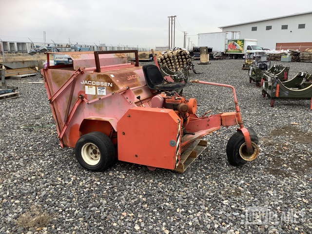 Surplus Jacobsen 154 Yard Sweeper in Hermiston, Oregon, United