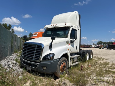 2015 Freightliner Cascadia 125 6x4 T/A Day Cab Truck Tractor (Inoperable)