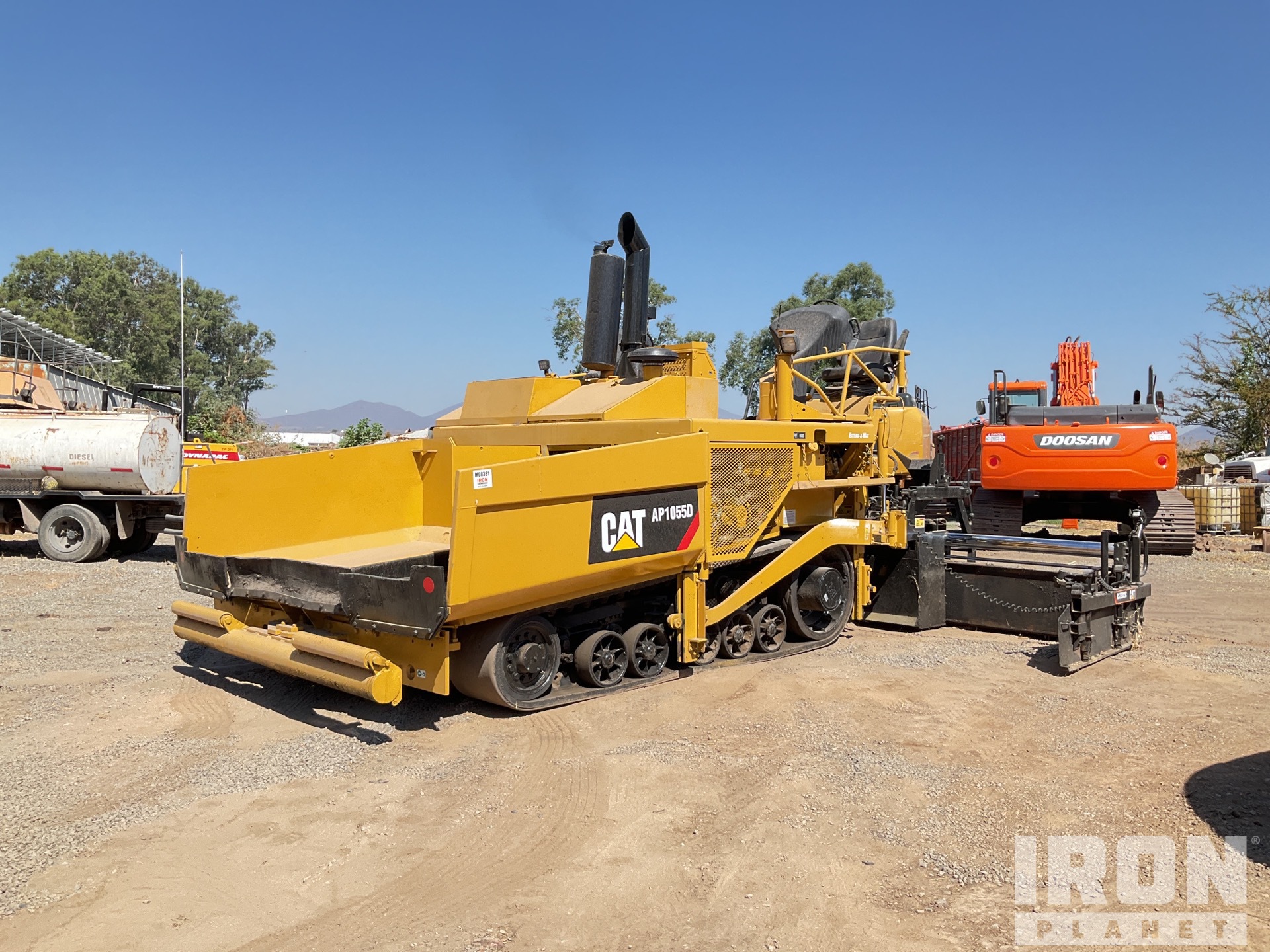 2011 Cat AP-1055D Asphalt Paver in El Arenal, Jalisco, Mexico