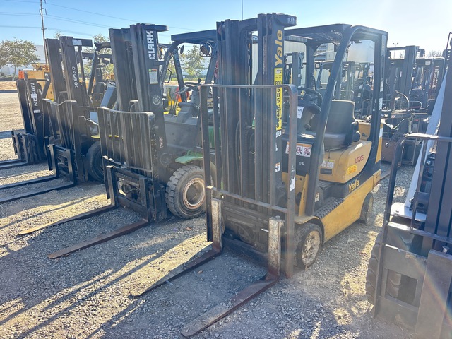 2007 Yale GLC040SVXNUSE082 3800 lb Cushion Tire Forklift (Inoperable)