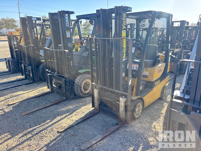 2007 Yale GLC040SVXNUSE082 3800 lb Cushion Tire Forklift (Inoperable)