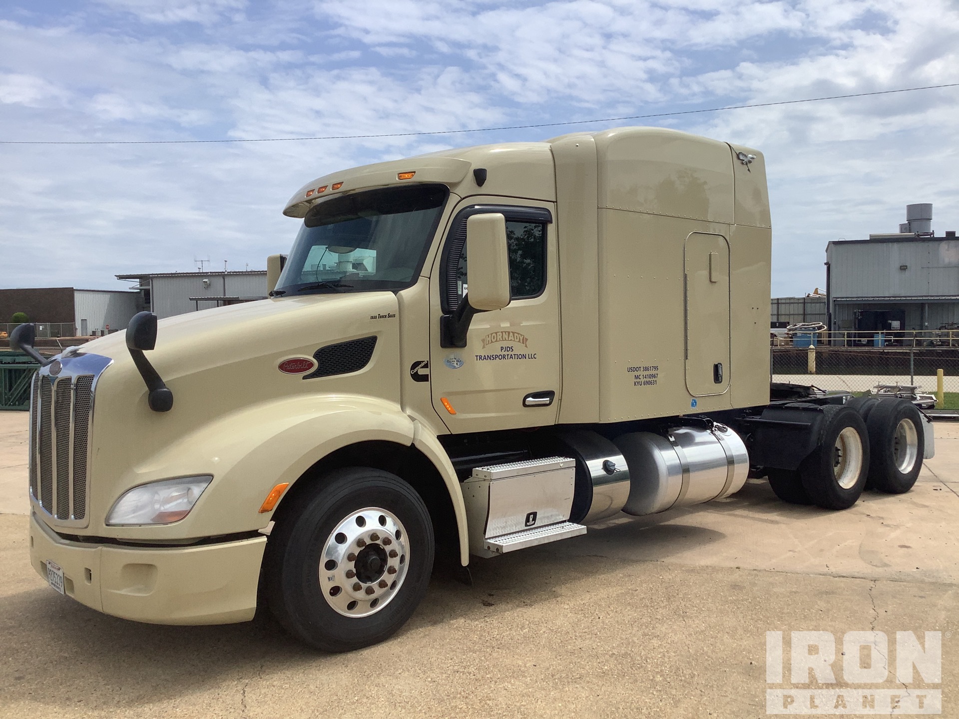 2016 Peterbilt 579 6x4 T/A Sleeper Truck Tractor in Bossier City,  Louisiana, United States (IronPlanet Item #9711718)