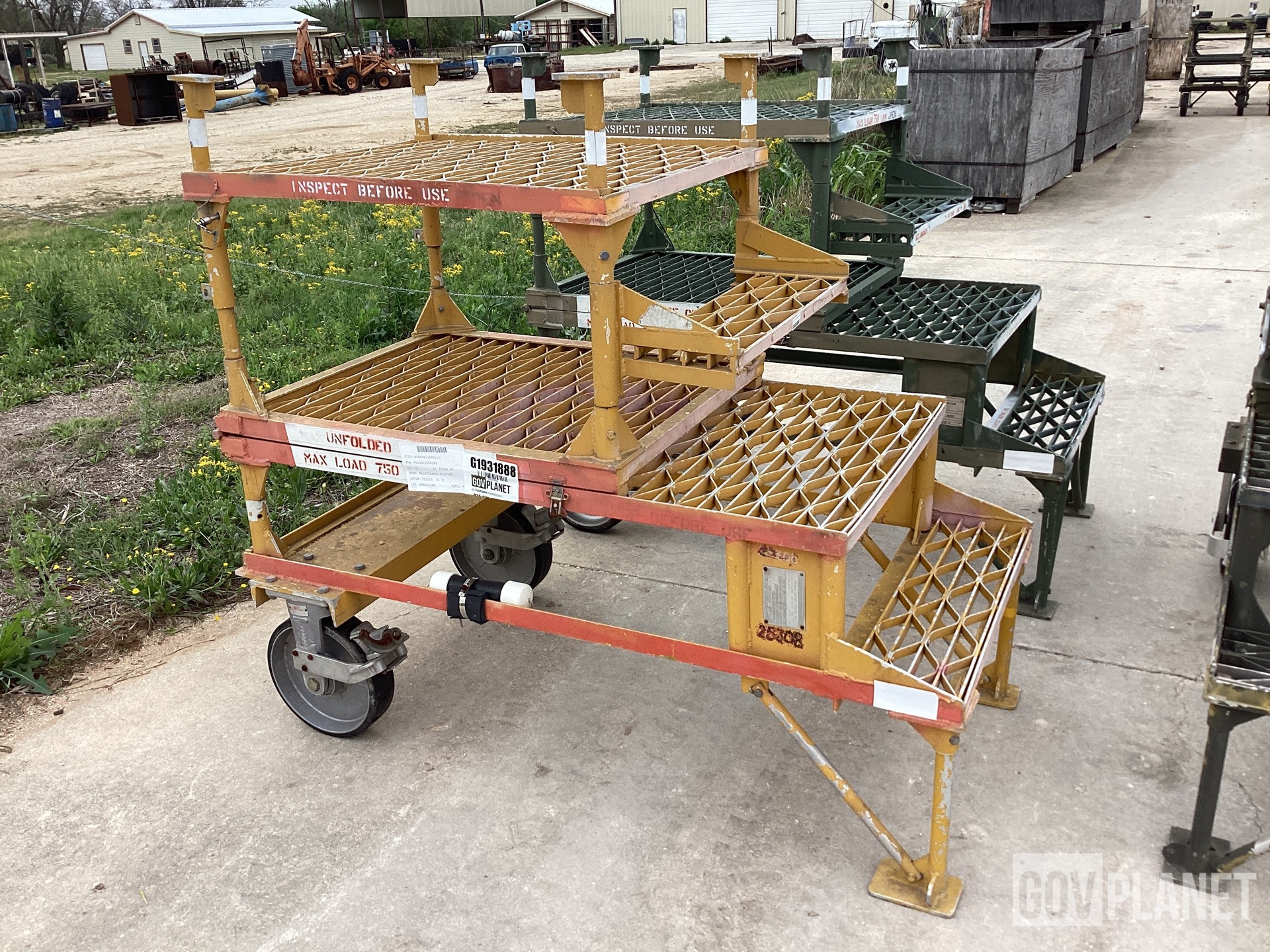 Surplus (3) Maintenance Platforms in Lytle, Texas, United States  