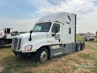 2013 Freightliner Cascadia 125 6x4 Ciągnik siodłowy T/A z kabiną sypialną (Inoperable)