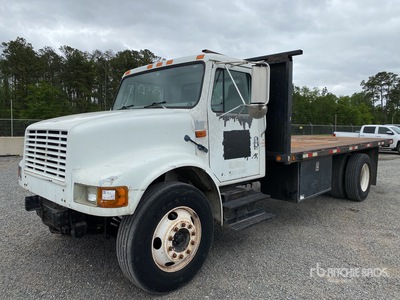 2000 International 4700 4x2 Flatbed Truck