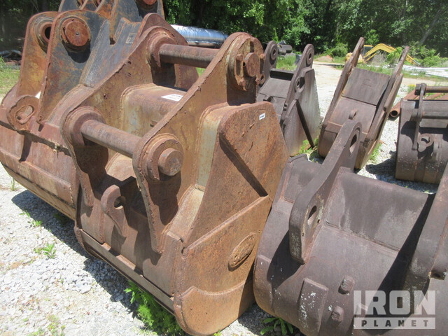Geith 35 in Digging Excavator Bucket in Conyers, Georgia, United States ...