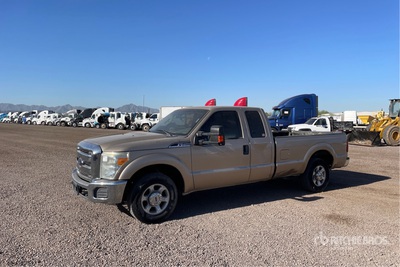 2013 Ford F-250 4x2 Extended Cab Pickup