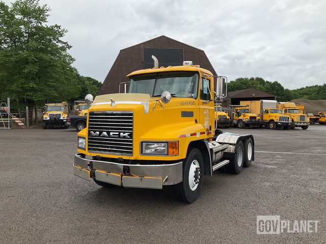 2001 Mack CH613 T/A Day Cab Truck Tractor - P0659076 in