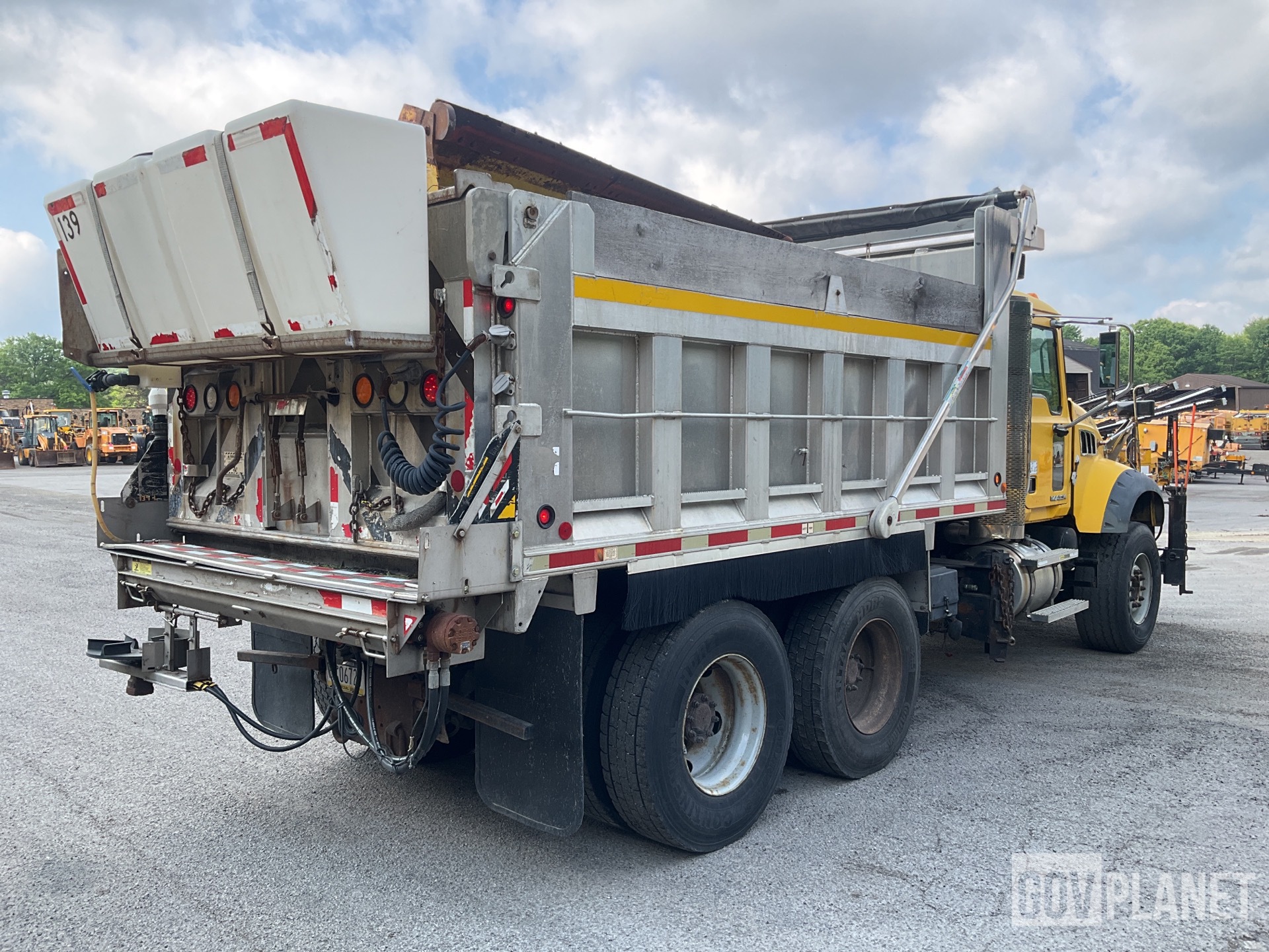 2008 Mack GU713 T/A Dump Truck - P1398077 in Punxsutawney