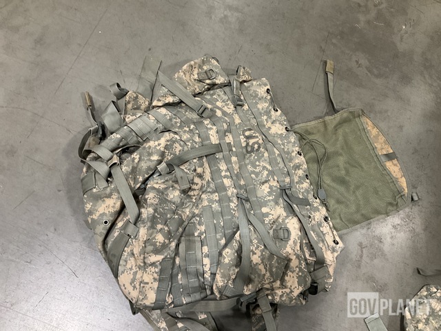 Surplus (5) Large Field Pack Sets, (46) Waist Packs & Assorted Items in ...