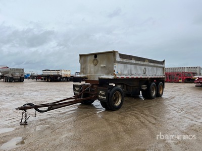 1986 M & M 21 ft Tri/A Pup Dump Trailer