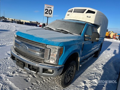 2017 Ford F-350 XLT 4x4 Crew Cab Pickup