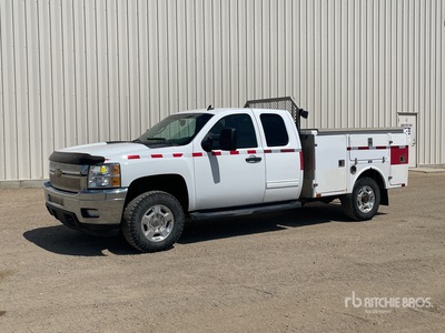 2011 Chevrolet Silverado 2500 4x4 Extended Cab Utility Truck