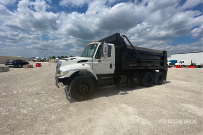 2006 International 7400 SBA 8x4 Tri/A Dump Truck