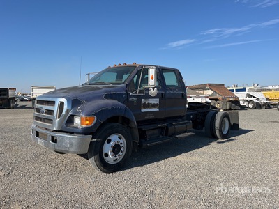 2006 Ford F-750 4x2 Crew Cab Versatile Hauler Truck
