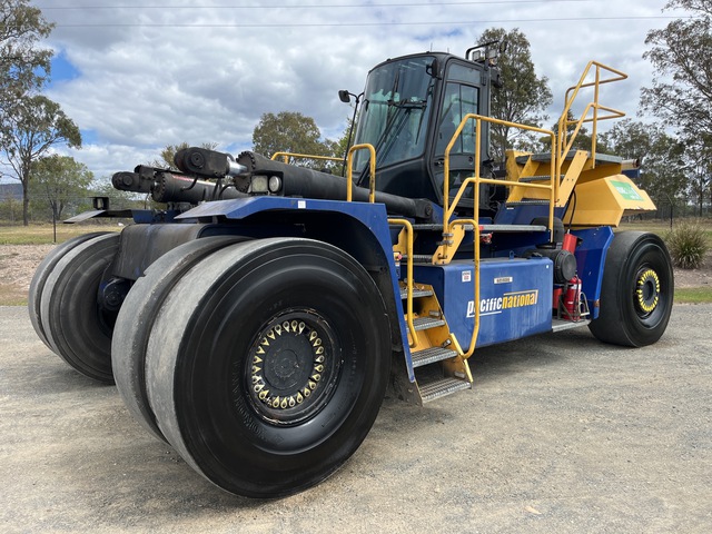 2015 Hyster H52.00XM-16CH 41 ton Container Handler 2015 Hyster H52.00XM-16CH 41 ton Container Handler