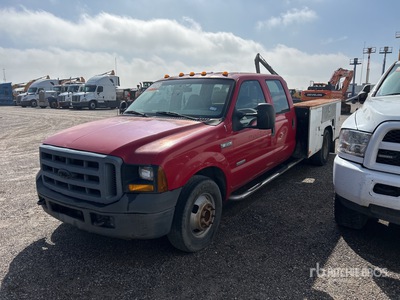 2006 Ford F-350 XL 4x2 Crew Cab Autocarro di servizio (Inoperable)