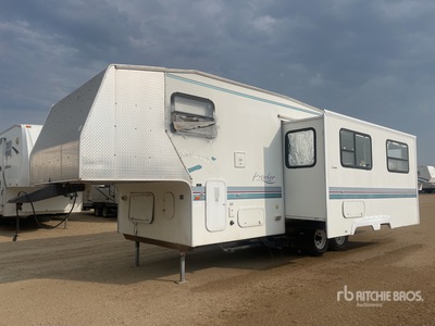 1998 Prowler 27 ft T/A Travel Trailer