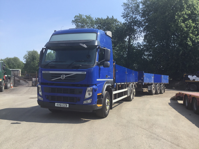 2011 Volvo FM 450 6x2 c/w Trailer & Forklift