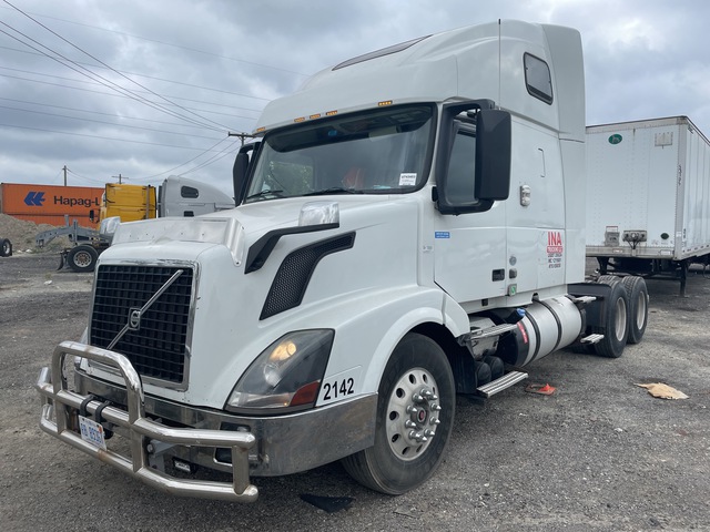 2013 Volvo VLN670 T/A Sleeper Truck Tractor 2013 Volvo VLN670 T/A Sleeper Truck Tractor