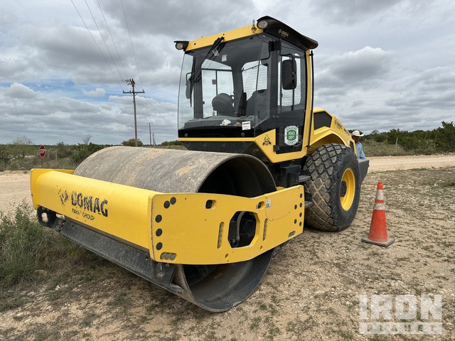 Compactor Smooth 2017 Bomag BW211DH-5 Smooth Drum Compactor in Eldorado, Texas, United ...