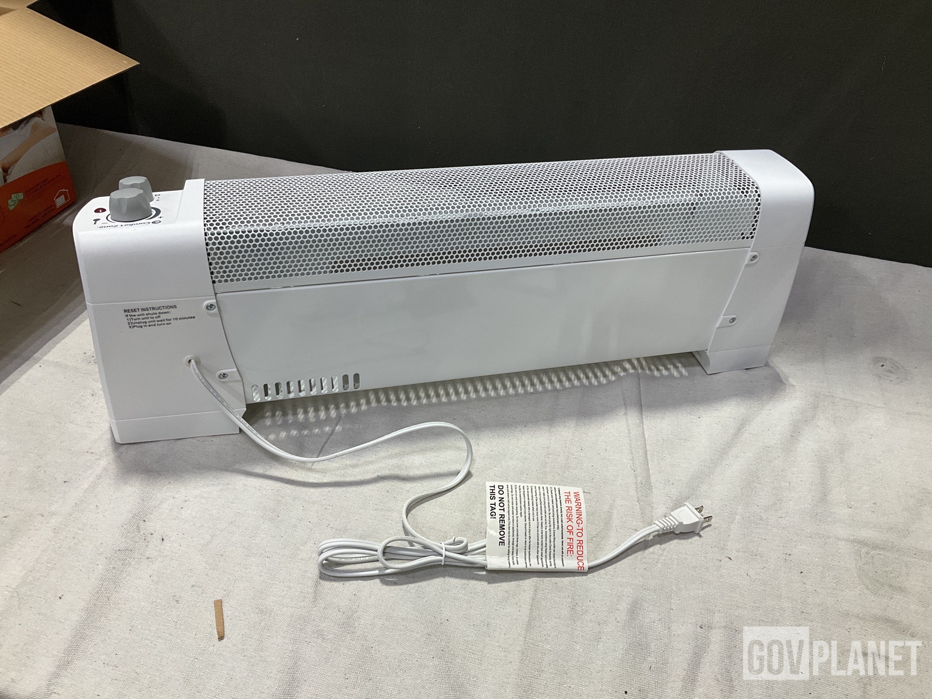 80) Comfort Zone CZ600 Convection Baseboard Heaters in Chambersburg,  Pennsylvania, United States (Asia-Pacific Item #10621192)