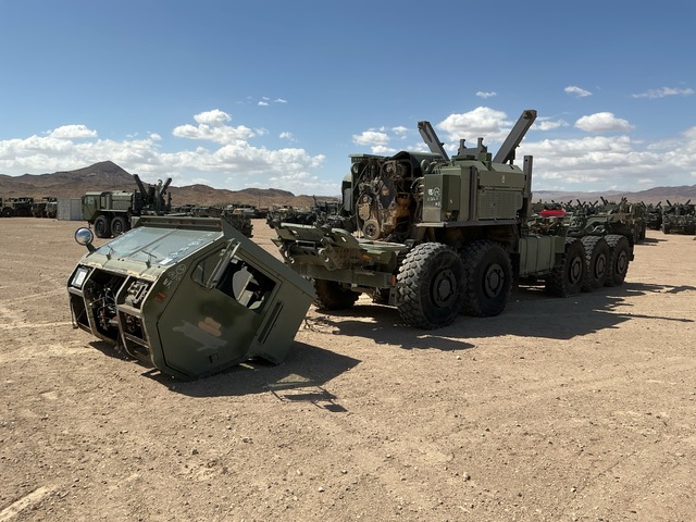 2010 Oshkosh MKR18 LVSR 10x10 Truck w/Rear Mounted Container Handler