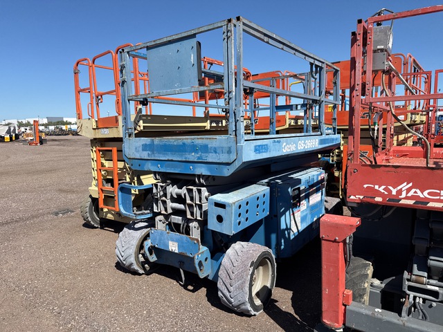 2013 Genie GS2669 Dual Fuel Scissor Lift