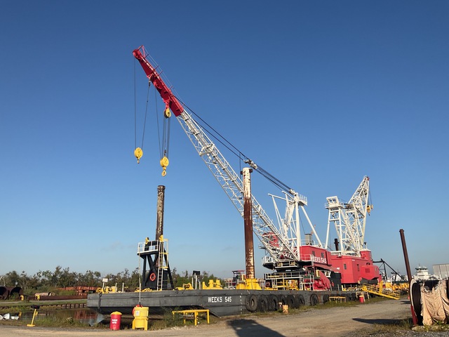 Clyde 32-E 70-Ton Crane on 160' x 52' x 12' Barge